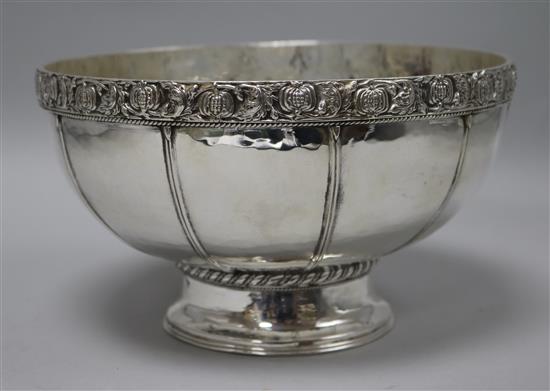 An Edward Spencer silver plated circular pedestal bowl, with decorated frieze, 21cm